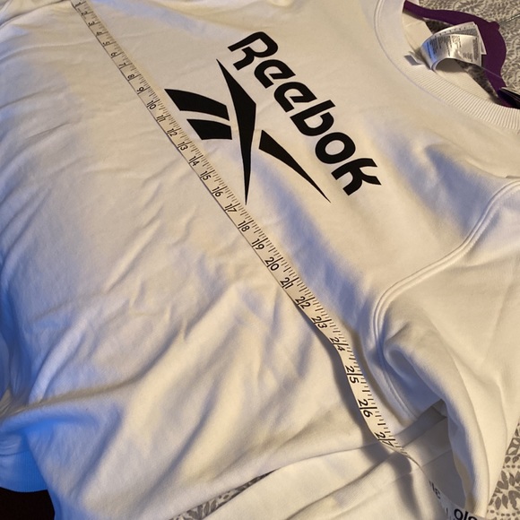 Nwt Reebok athletic sweatshirt - Picture 3 of 6